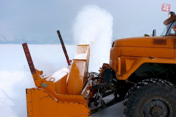 Ilustračný obrázok k článku Mestské služby sa pripravujú na zimu: Na údržbu ciest majú pripravených 800 ton posypového materiálu